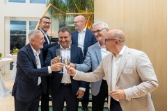 ZUERICH, 21. OKTOBER 2024 - ZUERCHER GENERALAGENTEN VERBAND ZGAV: Event des Zuercher Generalgenten Verbandes im Zurich Development Center ZDC an der Keltenstrasse 48 in Zuerich. Panel mit Erich Marte (Allianz), Thomas Steiger (Zurich), Herbert Goll (AXA), Daniel Gatti (SwissLife), Ralph Jeitzinger und Moderator Hans-Peter Nehmer (Allianz). Thema: Entschaedigungsmodelle im Aussendienst auf dem Pruefstand - Wohin geht die Reise? Auftrag: Anup Nastik, Allianz-Suisse Zuerich. 

ths/Photo by: THOMI STUDHALTER