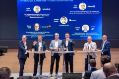 ZUERICH, 21. OKTOBER 2024 - ZUERCHER GENERALAGENTEN VERBAND ZGAV: Event des Zuercher Generalgenten Verbandes im Zurich Development Center ZDC an der Keltenstrasse 48 in Zuerich. Panel mit Erich Marte (Allianz), Thomas Steiger (Zurich), Herbert Goll (AXA), Daniel Gatti (SwissLife), Ralph Jeitzinger und Moderator Hans-Peter Nehmer (Allianz). Thema: Entschaedigungsmodelle im Aussendienst auf dem Pruefstand - Wohin geht die Reise? Auftrag: Anup Nastik, Allianz-Suisse Zuerich. 

ths/Photo by: THOMI STUDHALTER