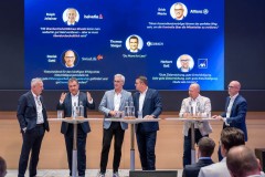 ZUERICH, 21. OKTOBER 2024 - ZUERCHER GENERALAGENTEN VERBAND ZGAV: Event des Zuercher Generalgenten Verbandes im Zurich Development Center ZDC an der Keltenstrasse 48 in Zuerich. Panel mit Erich Marte (Allianz), Thomas Steiger (Zurich), Herbert Goll (AXA), Daniel Gatti (SwissLife), Ralph Jeitzinger und Moderator Hans-Peter Nehmer (Allianz). Thema: Entschaedigungsmodelle im Aussendienst auf dem Pruefstand - Wohin geht die Reise? Auftrag: Anup Nastik, Allianz-Suisse Zuerich. 

ths/Photo by: THOMI STUDHALTER