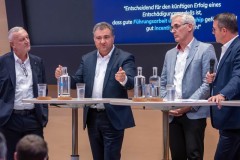 ZUERICH, 21. OKTOBER 2024 - ZUERCHER GENERALAGENTEN VERBAND ZGAV: Event des Zuercher Generalgenten Verbandes im Zurich Development Center ZDC an der Keltenstrasse 48 in Zuerich. Panel mit Erich Marte (Allianz), Thomas Steiger (Zurich), Herbert Goll (AXA), Daniel Gatti (SwissLife), Ralph Jeitzinger und Moderator Hans-Peter Nehmer (Allianz). Thema: Entschaedigungsmodelle im Aussendienst auf dem Pruefstand - Wohin geht die Reise? Auftrag: Anup Nastik, Allianz-Suisse Zuerich. 

ths/Photo by: THOMI STUDHALTER