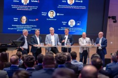 ZUERICH, 21. OKTOBER 2024 - ZUERCHER GENERALAGENTEN VERBAND ZGAV: Event des Zuercher Generalgenten Verbandes im Zurich Development Center ZDC an der Keltenstrasse 48 in Zuerich. Panel mit Erich Marte (Allianz), Thomas Steiger (Zurich), Herbert Goll (AXA), Daniel Gatti (SwissLife), Ralph Jeitzinger und Moderator Hans-Peter Nehmer (Allianz). Thema: Entschaedigungsmodelle im Aussendienst auf dem Pruefstand - Wohin geht die Reise? Auftrag: Anup Nastik, Allianz-Suisse Zuerich. 

ths/Photo by: THOMI STUDHALTER