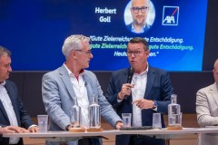 ZUERICH, 21. OKTOBER 2024 - ZUERCHER GENERALAGENTEN VERBAND ZGAV: Event des Zuercher Generalgenten Verbandes im Zurich Development Center ZDC an der Keltenstrasse 48 in Zuerich. Panel mit Erich Marte (Allianz), Thomas Steiger (Zurich), Herbert Goll (AXA), Daniel Gatti (SwissLife), Ralph Jeitzinger und Moderator Hans-Peter Nehmer (Allianz). Thema: Entschaedigungsmodelle im Aussendienst auf dem Pruefstand - Wohin geht die Reise? Auftrag: Anup Nastik, Allianz-Suisse Zuerich. 

ths/Photo by: THOMI STUDHALTER