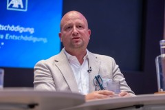 ZUERICH, 21. OKTOBER 2024 - ZUERCHER GENERALAGENTEN VERBAND ZGAV: Event des Zuercher Generalgenten Verbandes im Zurich Development Center ZDC an der Keltenstrasse 48 in Zuerich. Panel mit Erich Marte (Allianz), Thomas Steiger (Zurich), Herbert Goll (AXA), Daniel Gatti (SwissLife), Ralph Jeitzinger und Moderator Hans-Peter Nehmer (Allianz). Thema: Entschaedigungsmodelle im Aussendienst auf dem Pruefstand - Wohin geht die Reise? Auftrag: Anup Nastik, Allianz-Suisse Zuerich. 

ths/Photo by: THOMI STUDHALTER