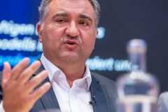 ZUERICH, 21. OKTOBER 2024 - ZUERCHER GENERALAGENTEN VERBAND ZGAV: Event des Zuercher Generalgenten Verbandes im Zurich Development Center ZDC an der Keltenstrasse 48 in Zuerich. Panel mit Erich Marte (Allianz), Thomas Steiger (Zurich), Herbert Goll (AXA), Daniel Gatti (SwissLife), Ralph Jeitzinger und Moderator Hans-Peter Nehmer (Allianz). Thema: Entschaedigungsmodelle im Aussendienst auf dem Pruefstand - Wohin geht die Reise? Auftrag: Anup Nastik, Allianz-Suisse Zuerich. 

ths/Photo by: THOMI STUDHALTER