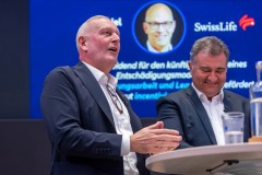 ZUERICH, 21. OKTOBER 2024 - ZUERCHER GENERALAGENTEN VERBAND ZGAV: Event des Zuercher Generalgenten Verbandes im Zurich Development Center ZDC an der Keltenstrasse 48 in Zuerich. Panel mit Erich Marte (Allianz), Thomas Steiger (Zurich), Herbert Goll (AXA), Daniel Gatti (SwissLife), Ralph Jeitzinger und Moderator Hans-Peter Nehmer (Allianz). Thema: Entschaedigungsmodelle im Aussendienst auf dem Pruefstand - Wohin geht die Reise? Auftrag: Anup Nastik, Allianz-Suisse Zuerich. 

ths/Photo by: THOMI STUDHALTER