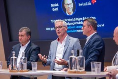 ZUERICH, 21. OKTOBER 2024 - ZUERCHER GENERALAGENTEN VERBAND ZGAV: Event des Zuercher Generalgenten Verbandes im Zurich Development Center ZDC an der Keltenstrasse 48 in Zuerich. Panel mit Erich Marte (Allianz), Thomas Steiger (Zurich), Herbert Goll (AXA), Daniel Gatti (SwissLife), Ralph Jeitzinger und Moderator Hans-Peter Nehmer (Allianz). Thema: Entschaedigungsmodelle im Aussendienst auf dem Pruefstand - Wohin geht die Reise? Auftrag: Anup Nastik, Allianz-Suisse Zuerich. 

ths/Photo by: THOMI STUDHALTER