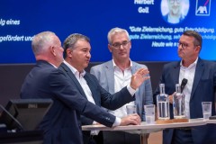 ZUERICH, 21. OKTOBER 2024 - ZUERCHER GENERALAGENTEN VERBAND ZGAV: Event des Zuercher Generalgenten Verbandes im Zurich Development Center ZDC an der Keltenstrasse 48 in Zuerich. Panel mit Erich Marte (Allianz), Thomas Steiger (Zurich), Herbert Goll (AXA), Daniel Gatti (SwissLife), Ralph Jeitzinger und Moderator Hans-Peter Nehmer (Allianz). Thema: Entschaedigungsmodelle im Aussendienst auf dem Pruefstand - Wohin geht die Reise? Auftrag: Anup Nastik, Allianz-Suisse Zuerich. 

ths/Photo by: THOMI STUDHALTER