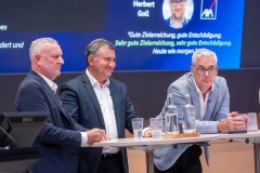 ZUERICH, 21. OKTOBER 2024 - ZUERCHER GENERALAGENTEN VERBAND ZGAV: Event des Zuercher Generalgenten Verbandes im Zurich Development Center ZDC an der Keltenstrasse 48 in Zuerich. Panel mit Erich Marte (Allianz), Thomas Steiger (Zurich), Herbert Goll (AXA), Daniel Gatti (SwissLife), Ralph Jeitzinger und Moderator Hans-Peter Nehmer (Allianz). Thema: Entschaedigungsmodelle im Aussendienst auf dem Pruefstand - Wohin geht die Reise? Auftrag: Anup Nastik, Allianz-Suisse Zuerich. 

ths/Photo by: THOMI STUDHALTER