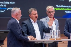 ZUERICH, 21. OKTOBER 2024 - ZUERCHER GENERALAGENTEN VERBAND ZGAV: Event des Zuercher Generalgenten Verbandes im Zurich Development Center ZDC an der Keltenstrasse 48 in Zuerich. Panel mit Erich Marte (Allianz), Thomas Steiger (Zurich), Herbert Goll (AXA), Daniel Gatti (SwissLife), Ralph Jeitzinger und Moderator Hans-Peter Nehmer (Allianz). Thema: Entschaedigungsmodelle im Aussendienst auf dem Pruefstand - Wohin geht die Reise? Auftrag: Anup Nastik, Allianz-Suisse Zuerich. 

ths/Photo by: THOMI STUDHALTER