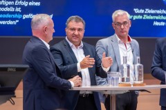 ZUERICH, 21. OKTOBER 2024 - ZUERCHER GENERALAGENTEN VERBAND ZGAV: Event des Zuercher Generalgenten Verbandes im Zurich Development Center ZDC an der Keltenstrasse 48 in Zuerich. Panel mit Erich Marte (Allianz), Thomas Steiger (Zurich), Herbert Goll (AXA), Daniel Gatti (SwissLife), Ralph Jeitzinger und Moderator Hans-Peter Nehmer (Allianz). Thema: Entschaedigungsmodelle im Aussendienst auf dem Pruefstand - Wohin geht die Reise? Auftrag: Anup Nastik, Allianz-Suisse Zuerich. 

ths/Photo by: THOMI STUDHALTER