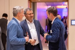 ZUERICH, 21. OKTOBER 2024 - ZUERCHER GENERALAGENTEN VERBAND ZGAV: Event des Zuercher Generalgenten Verbandes im Zurich Development Center ZDC an der Keltenstrasse 48 in Zuerich. Panel mit Erich Marte (Allianz), Thomas Steiger (Zurich), Herbert Goll (AXA), Daniel Gatti (SwissLife), Ralph Jeitzinger und Moderator Hans-Peter Nehmer (Allianz). Thema: Entschaedigungsmodelle im Aussendienst auf dem Pruefstand - Wohin geht die Reise? Auftrag: Anup Nastik, Allianz-Suisse Zuerich. 

ths/Photo by: THOMI STUDHALTER