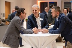 ZUERICH, 21. OKTOBER 2024 - ZUERCHER GENERALAGENTEN VERBAND ZGAV: Event des Zuercher Generalgenten Verbandes im Zurich Development Center ZDC an der Keltenstrasse 48 in Zuerich. Panel mit Erich Marte (Allianz), Thomas Steiger (Zurich), Herbert Goll (AXA), Daniel Gatti (SwissLife), Ralph Jeitzinger und Moderator Hans-Peter Nehmer (Allianz). Thema: Entschaedigungsmodelle im Aussendienst auf dem Pruefstand - Wohin geht die Reise? Auftrag: Anup Nastik, Allianz-Suisse Zuerich. 

ths/Photo by: THOMI STUDHALTER