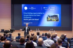 ZUERICH, 21. OKTOBER 2024 - ZUERCHER GENERALAGENTEN VERBAND ZGAV: Event des Zuercher Generalgenten Verbandes im Zurich Development Center ZDC an der Keltenstrasse 48 in Zuerich. Panel mit Erich Marte (Allianz), Thomas Steiger (Zurich), Herbert Goll (AXA), Daniel Gatti (SwissLife), Ralph Jeitzinger und Moderator Hans-Peter Nehmer (Allianz). Thema: Entschaedigungsmodelle im Aussendienst auf dem Pruefstand - Wohin geht die Reise? Auftrag: Anup Nastik, Allianz-Suisse Zuerich. ths/Photo by: THOMI STUDHALTER