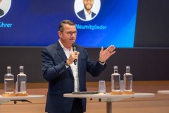 ZUERICH, 21. OKTOBER 2024 - ZUERCHER GENERALAGENTEN VERBAND ZGAV: Event des Zuercher Generalgenten Verbandes im Zurich Development Center ZDC an der Keltenstrasse 48 in Zuerich. Panel mit Erich Marte (Allianz), Thomas Steiger (Zurich), Herbert Goll (AXA), Daniel Gatti (SwissLife), Ralph Jeitzinger und Moderator Hans-Peter Nehmer (Allianz). Thema: Entschaedigungsmodelle im Aussendienst auf dem Pruefstand - Wohin geht die Reise? Auftrag: Anup Nastik, Allianz-Suisse Zuerich. ths/Photo by: THOMI STUDHALTER