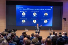 ZUERICH, 21. OKTOBER 2024 - ZUERCHER GENERALAGENTEN VERBAND ZGAV: Event des Zuercher Generalgenten Verbandes im Zurich Development Center ZDC an der Keltenstrasse 48 in Zuerich. Panel mit Erich Marte (Allianz), Thomas Steiger (Zurich), Herbert Goll (AXA), Daniel Gatti (SwissLife), Ralph Jeitzinger und Moderator Hans-Peter Nehmer (Allianz). Thema: Entschaedigungsmodelle im Aussendienst auf dem Pruefstand - Wohin geht die Reise? Auftrag: Anup Nastik, Allianz-Suisse Zuerich. ths/Photo by: THOMI STUDHALTER