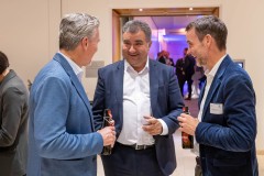 ZUERICH, 21. OKTOBER 2024 - ZUERCHER GENERALAGENTEN VERBAND ZGAV: Event des Zuercher Generalgenten Verbandes im Zurich Development Center ZDC an der Keltenstrasse 48 in Zuerich. Panel mit Erich Marte (Allianz), Thomas Steiger (Zurich), Herbert Goll (AXA), Daniel Gatti (SwissLife), Ralph Jeitzinger und Moderator Hans-Peter Nehmer (Allianz). Thema: Entschaedigungsmodelle im Aussendienst auf dem Pruefstand - Wohin geht die Reise? Auftrag: Anup Nastik, Allianz-Suisse Zuerich. ths/Photo by: THOMI STUDHALTER