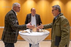 ZUERICH, 21. OKTOBER 2024 - ZUERCHER GENERALAGENTEN VERBAND ZGAV: Event des Zuercher Generalgenten Verbandes im Zurich Development Center ZDC an der Keltenstrasse 48 in Zuerich. Panel mit Erich Marte (Allianz), Thomas Steiger (Zurich), Herbert Goll (AXA), Daniel Gatti (SwissLife), Ralph Jeitzinger und Moderator Hans-Peter Nehmer (Allianz). Thema: Entschaedigungsmodelle im Aussendienst auf dem Pruefstand - Wohin geht die Reise? Auftrag: Anup Nastik, Allianz-Suisse Zuerich. ths/Photo by: THOMI STUDHALTER