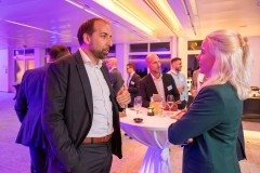 ZUERICH, 21. OKTOBER 2024 - ZUERCHER GENERALAGENTEN VERBAND ZGAV: Event des Zuercher Generalgenten Verbandes im Zurich Development Center ZDC an der Keltenstrasse 48 in Zuerich. Panel mit Erich Marte (Allianz), Thomas Steiger (Zurich), Herbert Goll (AXA), Daniel Gatti (SwissLife), Ralph Jeitzinger und Moderator Hans-Peter Nehmer (Allianz). Thema: Entschaedigungsmodelle im Aussendienst auf dem Pruefstand - Wohin geht die Reise? Auftrag: Anup Nastik, Allianz-Suisse Zuerich. ths/Photo by: THOMI STUDHALTER